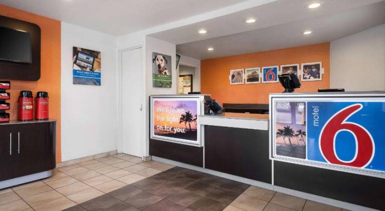 Motel 6 Buena Park, CA - Knotts Berry Farm - Disneyland — photo 3