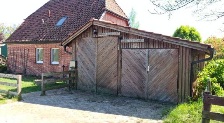 Vacation home with yard & patio in Celle