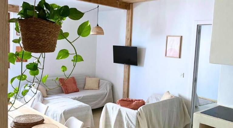Serviced apartment with patio — photo 2