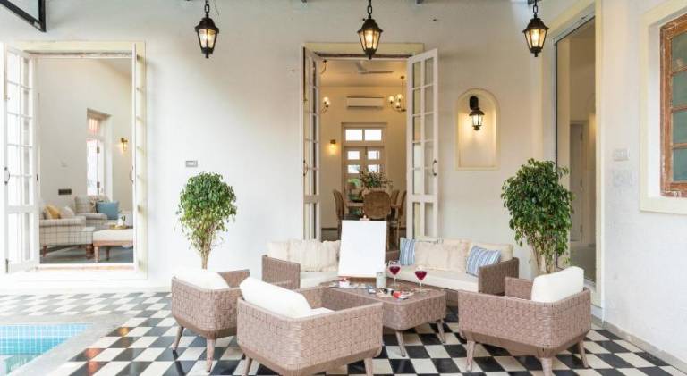 Villa with patio, garden & pool | Pets are welcome — photo 2