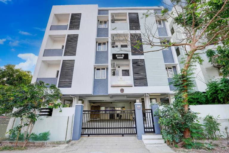 Super Hotel O Valasaravakkam Near Chandra Metro Mall in Chennai
