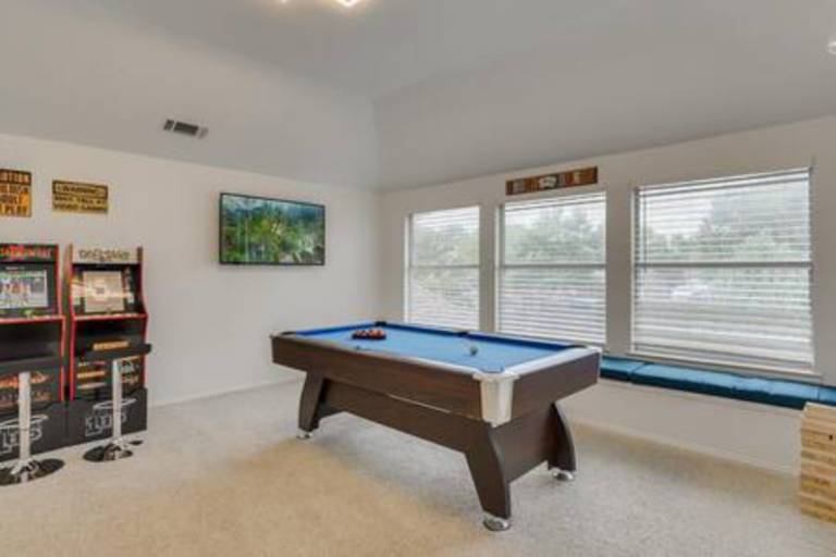 Vacation home with private pool & garden — photo 4
