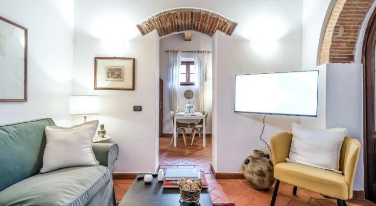Hostly-Santa Maria Tower Suite-Just by the Tower in Pisa