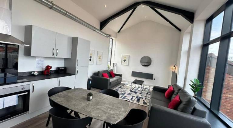 Rental apartment | Close to The Beatles Story | Pet-friendly — photo 4