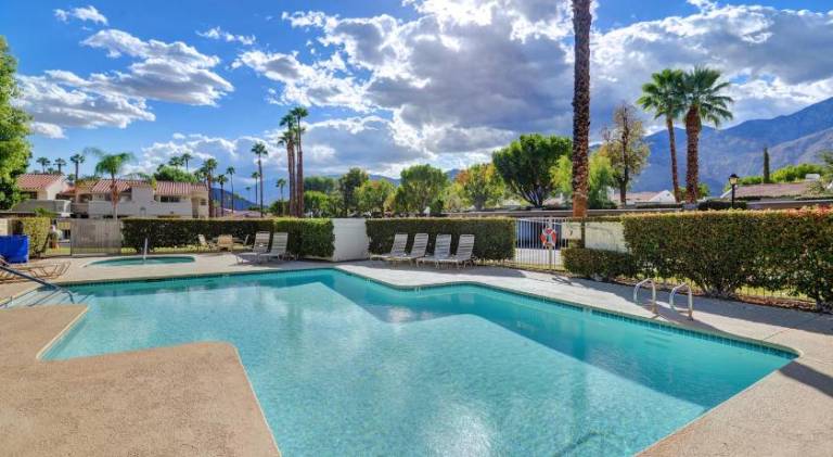 Big vacation home with jacuzzi & pool | Dogs allowed — photo 3