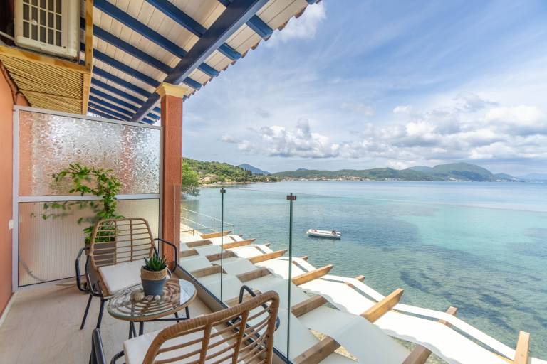 Studio Apartment 'Nikos Seaside 5' with Sea View, Wi-Fi and Air Conditioning in Corfu