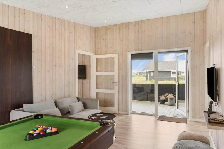 Vacation home with barbeque, patio & sauna — photo 2