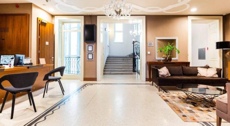 Serviced apartment with hot tub, sauna & terrace | Next to Hlavné námestie — photo 5
