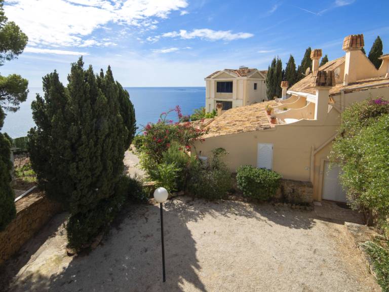 Fully equipped rental apartment with patio & garden | Sea view | Next to the beach | Pets allowed — photo 5