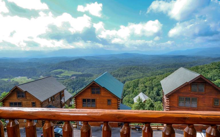 Cabin with pool, hot tub & sauna | Mountain view — photo 3