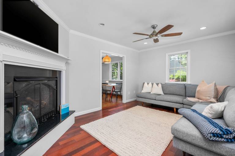 Cape Cod Haven: Cozy Home Near Gray's Beach — photo 3