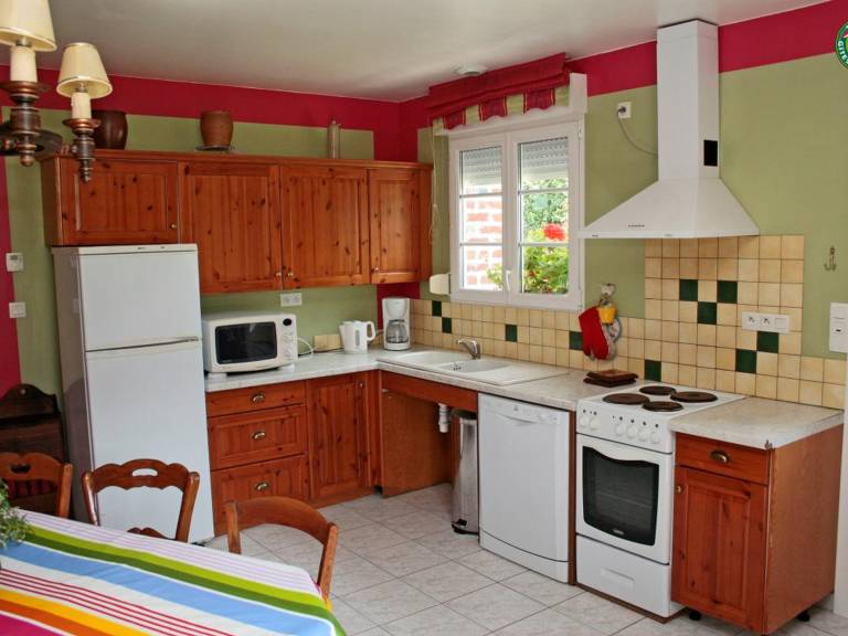 Cottage with yard & barbecue — photo 3