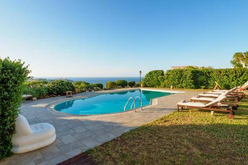 Wonderful villa with pool & sauna | Beach nearby | Pets are welcome in Malevizi