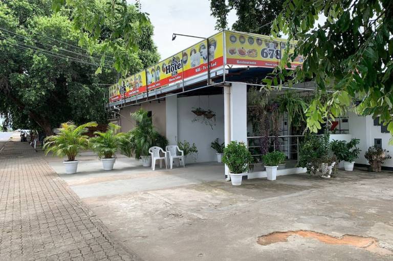 Hotel 678