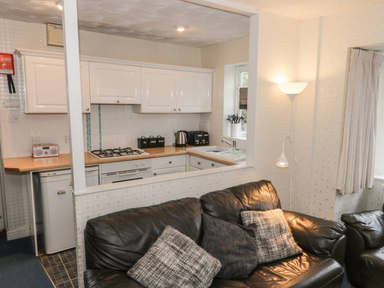 Cottage with yard & barbeque | Beach view — photo 4