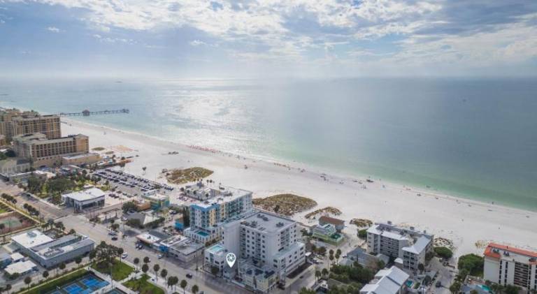 Holiday apartment with pool in Clearwater Beach, FL