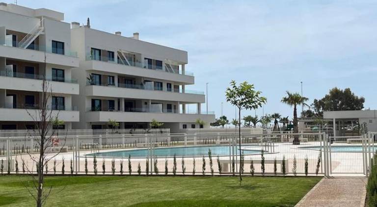 Apartment with garden, patio & pool in Castelló de la Plana
