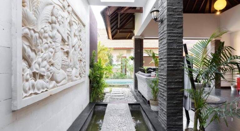 Villa with garden & private pool — photo 2