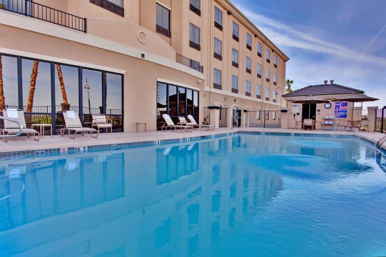 Holiday Inn Express Hotel & Suites Yuma By IHG — photo 2