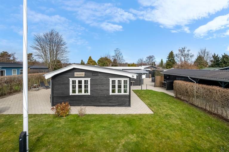 Vacation home with yard, patio & barbeque in Grenaa