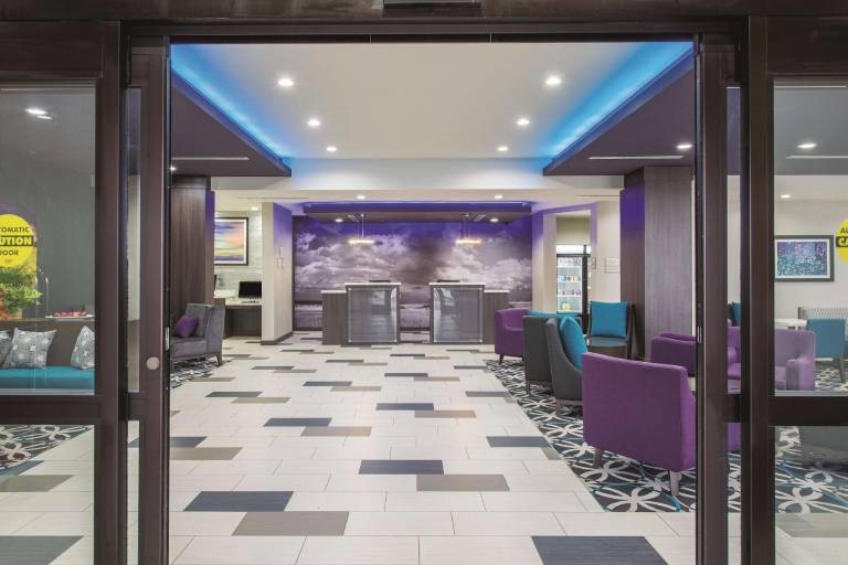 La Quinta Inn & Suites by Wyndham Enid — photo 3