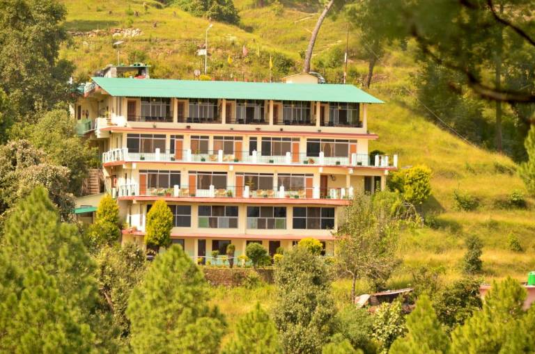 Nature's Valley Resort Kausani By Royal Collection in Garur