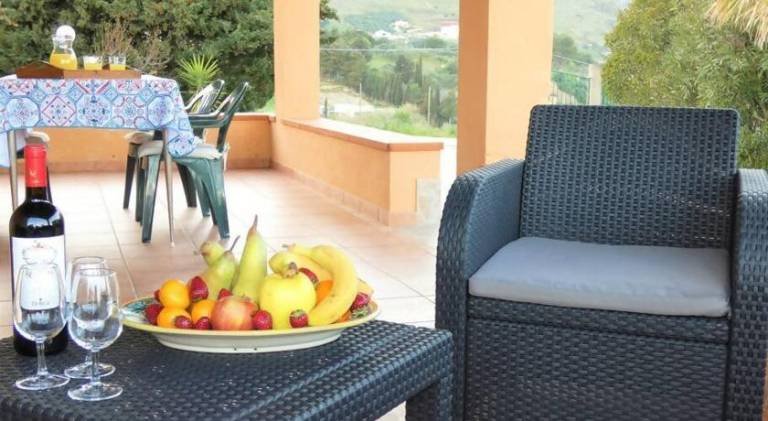 Villa with jacuzzi & pool — photo 3