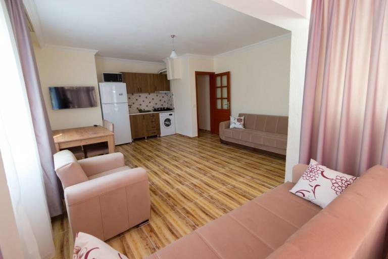 Rental apartment with yard & pool in Mugla