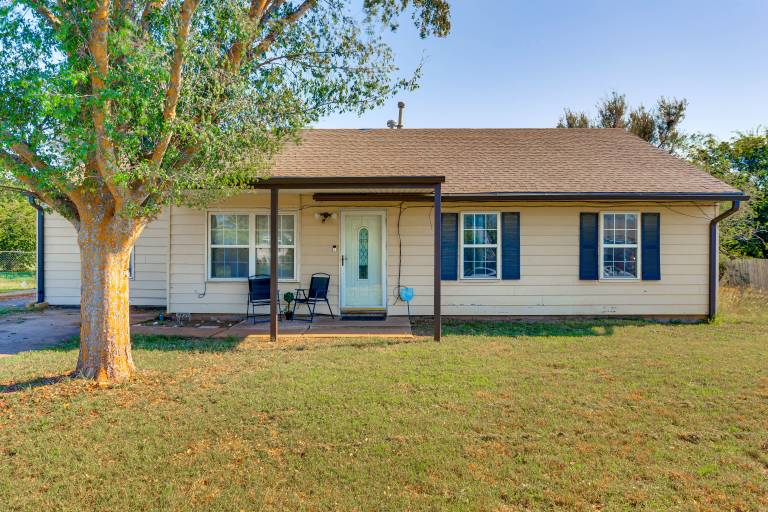 2 Mi to Fort Sill: Quiet Family Retreat w/ Yard in Lawton, OK