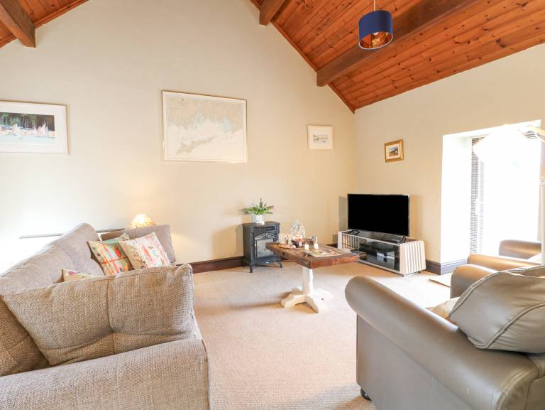 Cottage with garden — photo 3