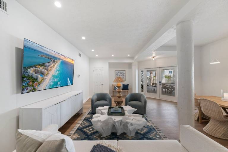 Family-friendly house with BBQ, private pool & garden | Pets allowed — photo 5