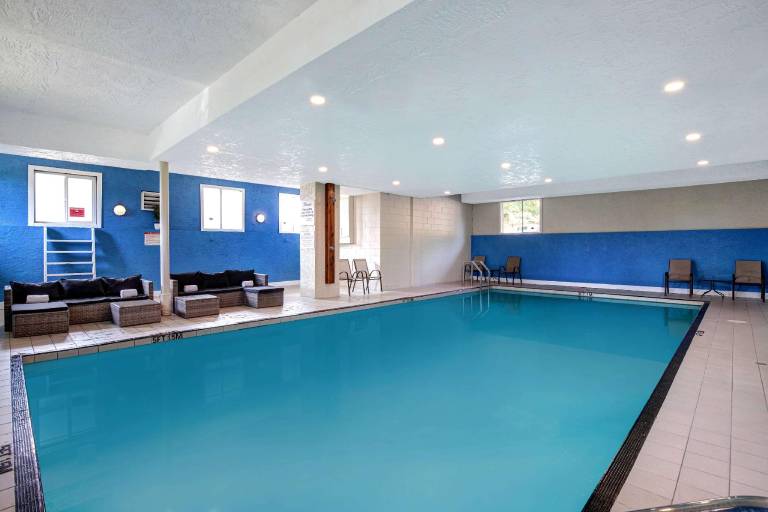 Days Inn by Wyndham Victoria Uptown — photo 3
