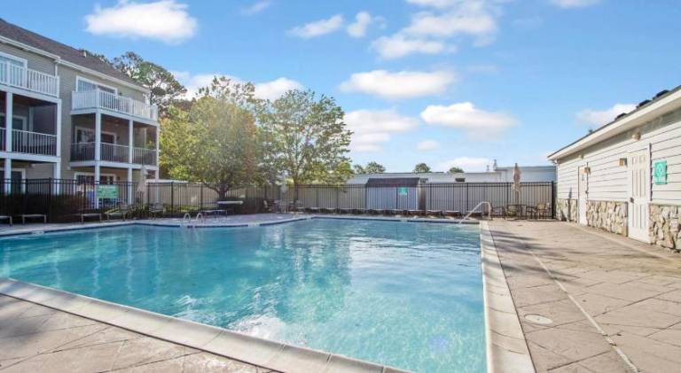 House with pool | Pets are welcome — photo 3