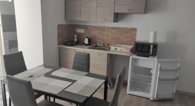 Holiday apartment with grill, yard & patio — photo 3