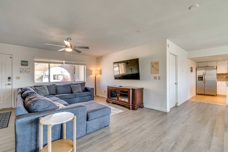 2 Mi to Lake Havasu: Pet-Friendly Home — photo 4