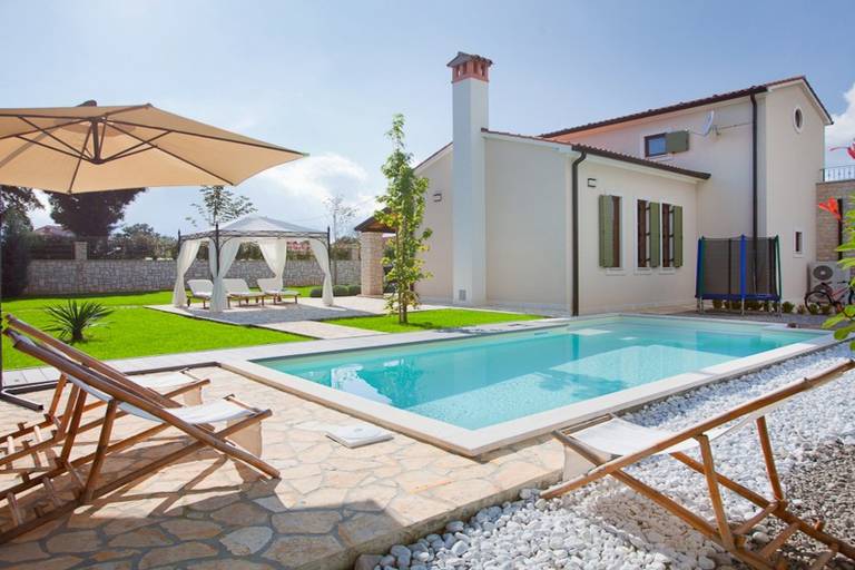 Fully equipped villa with barbecue, pool & terrace | Pet-friendly in Labin