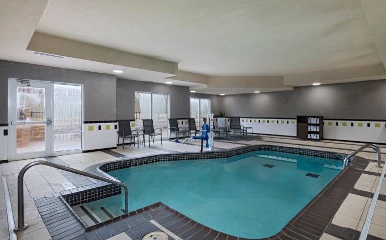 Holiday Inn Express Hotel & Suites Pryor By IHG — photo 3