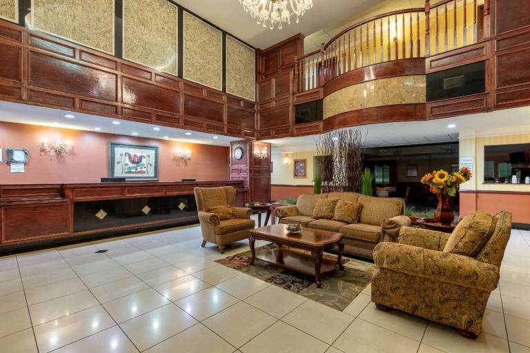 La Quinta Inn & Suites by Wyndham Dodge City — photo 5