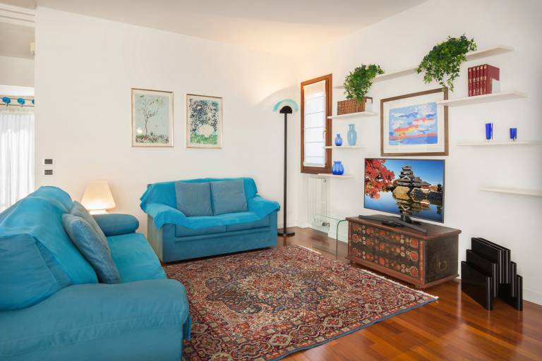 Fully equipped apartment with pool, patio & garden | Pets allowed — photo 4