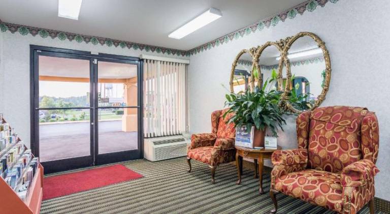 Days Inn by Wyndham Dickson — photo 4