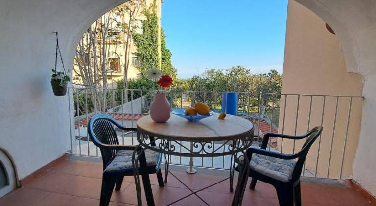 Apartment with patio — photo 3