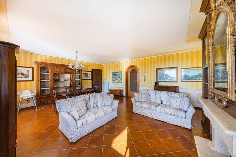 Rental apartment with terrace, pool & yard — photo 3