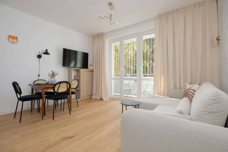 Wandy 8 Warszawa Family Apartment in Saska K pa Bright Functional Interiors Balcony — photo 5