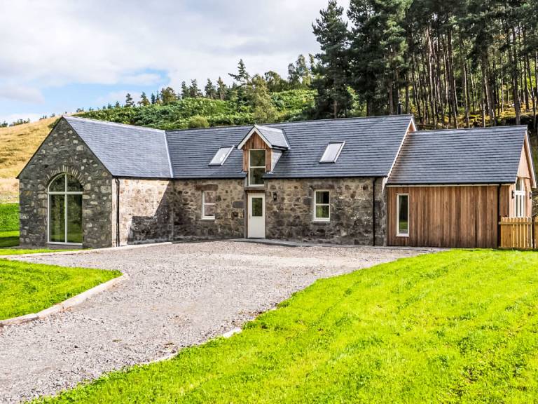 House  Cannich