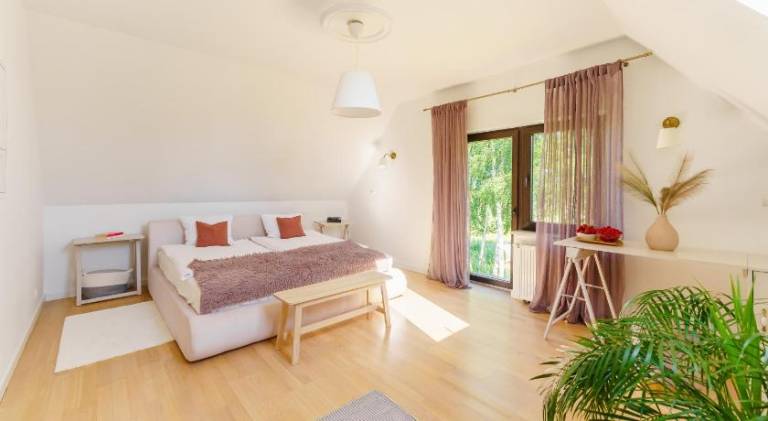 Villa with barbecue, patio & hot tub | Suitable for remote work | Pet-friendly — photo 2