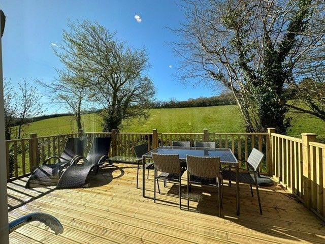 Cottage with garden — photo 3