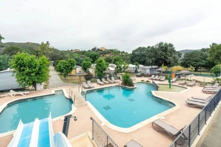 Camping suite with pool in Toulon