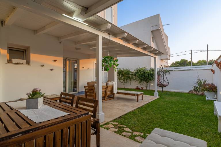 Beautiful rental apartment with barbeque, yard & terrace | Garden view | Dogs allowed — photo 4