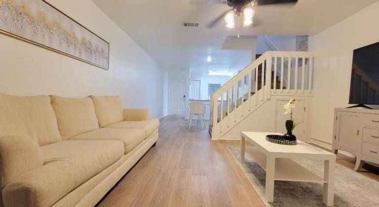 Apartment with pool — photo 2