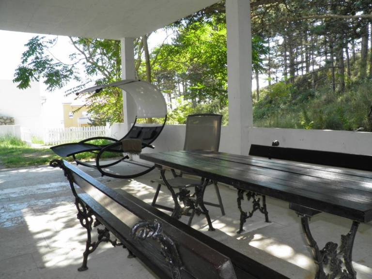 Fully equipped rental apartment with patio & barbeque | Next to the beach | Pet-friendly — photo 2